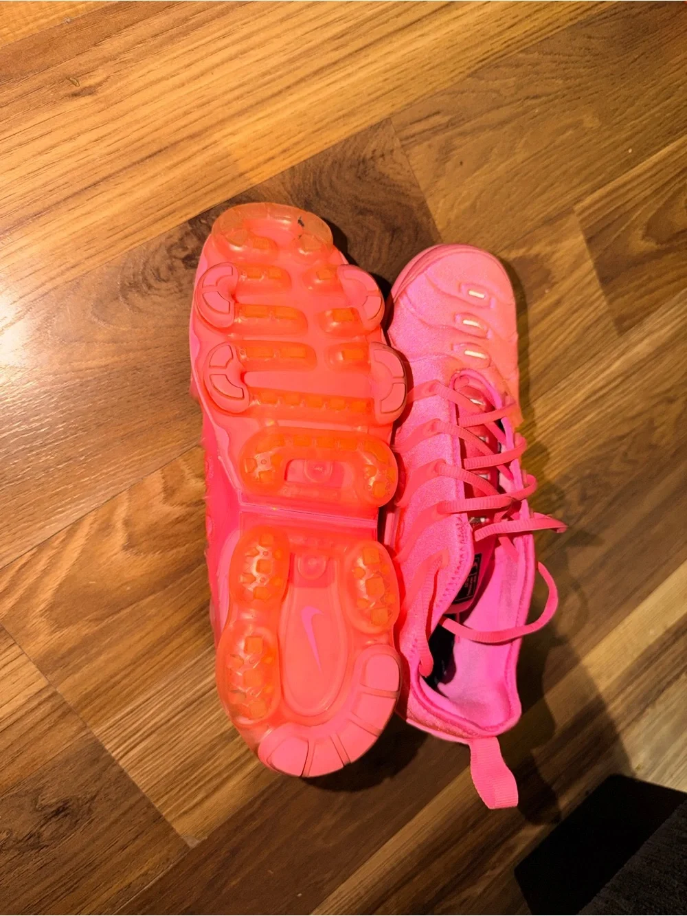 Nike Vapormax Plus bold neon